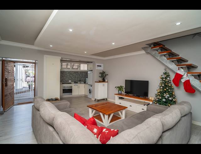 2 BEDROOM DUPLEX FOR SALE IN UMHLANGA CENTRAL